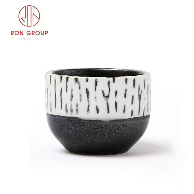 Best selling Restaurant Drinkware porcelain mug custom white black no handle Japanese Pottery Hot Saki Set ceramic sake cup