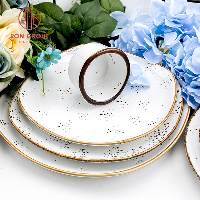 Wholesale wedding banquet use small sushi soy saucers bowl mini appetizer plates high temperature ceramic dipping sauce dish set