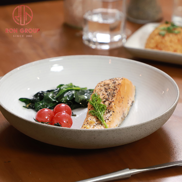 White Stoneware Plates and Deep Bowls with Smooth Glaze for Modern Restaurant Service