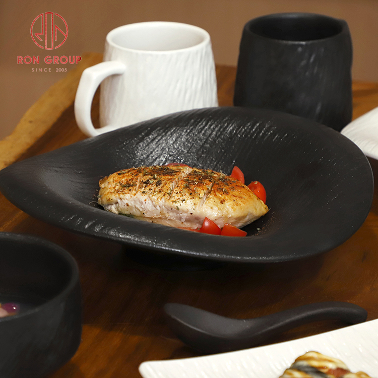Organic Cloud Sculpted Ceramic Plate – Modern Irregular Plating Bowl for Hotel & Restaurant