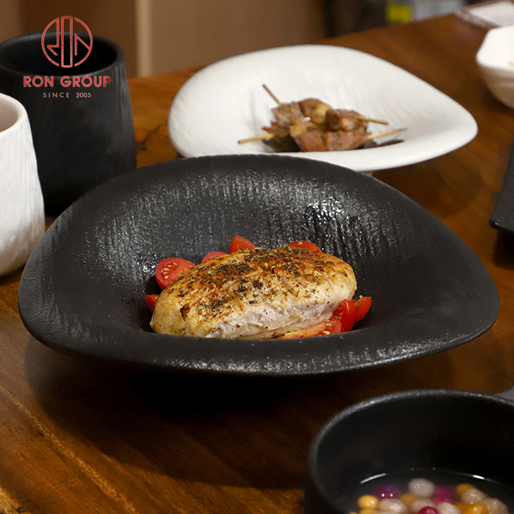Organic Cloud Sculpted Ceramic Plate – Modern Irregular Plating Bowl for Hotel & Restaurant