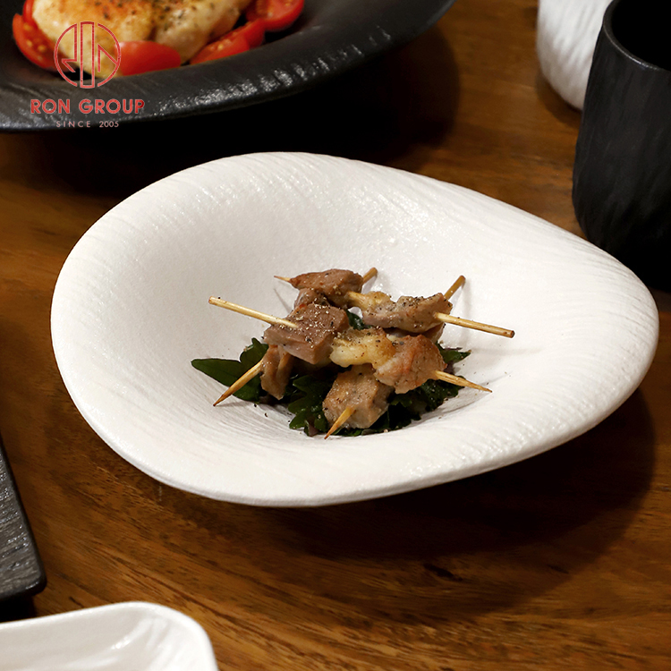 Organic Cloud Sculpted Ceramic Plate – Modern Irregular Plating Bowl for Hotel & Restaurant